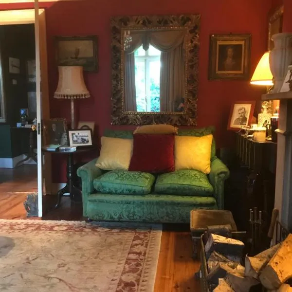10 st james villas, hotel in Winchester