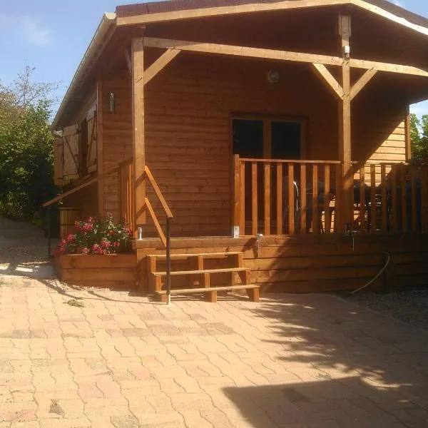 Chalet la Noisetiere Armalou, hotel in Ménétréol-sous-Sancerre