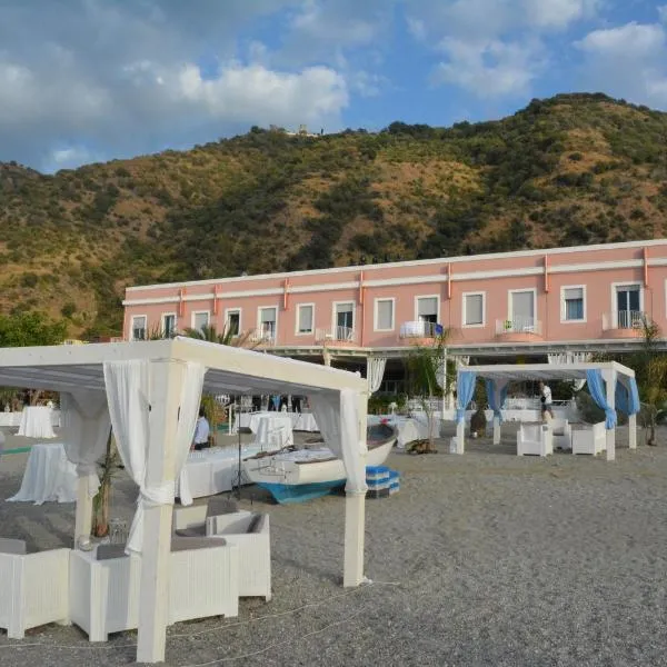 Hotel Ristorante La Scogliera - NUOVA GESTIONE – hotel w mieście Piraino