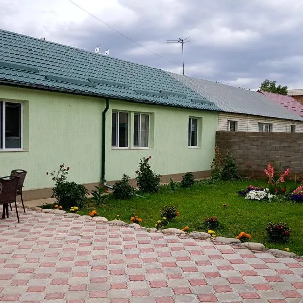 Datka Guest House: Naryn şehrinde bir otel