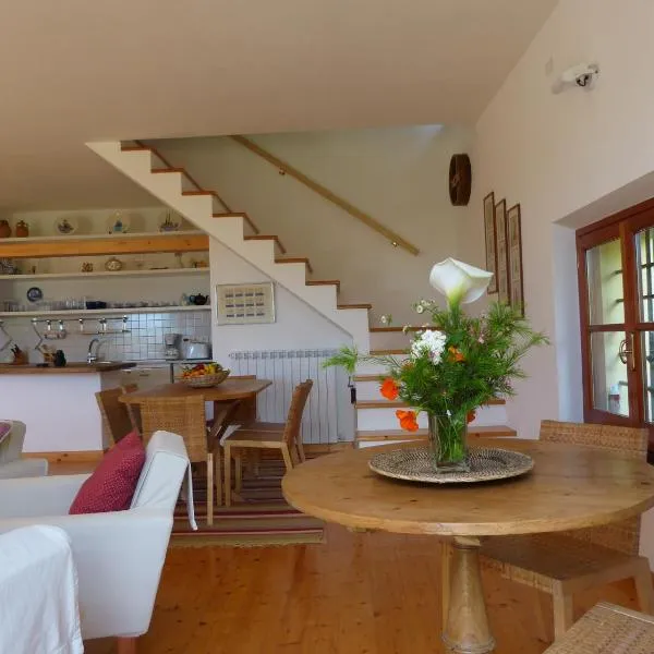 Olive Press Lodge, hotel in Chiavari