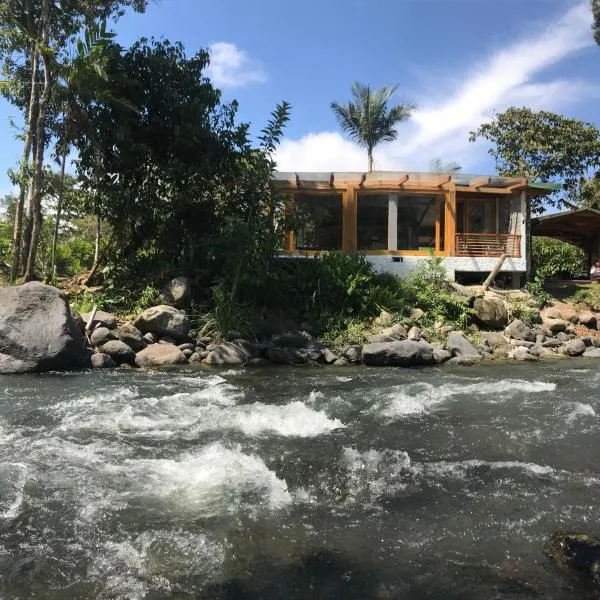 Saguamby Mindo Lodge, hotel i Mindo