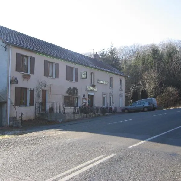 Hotel La Croix des Bois, hotel in Échassières