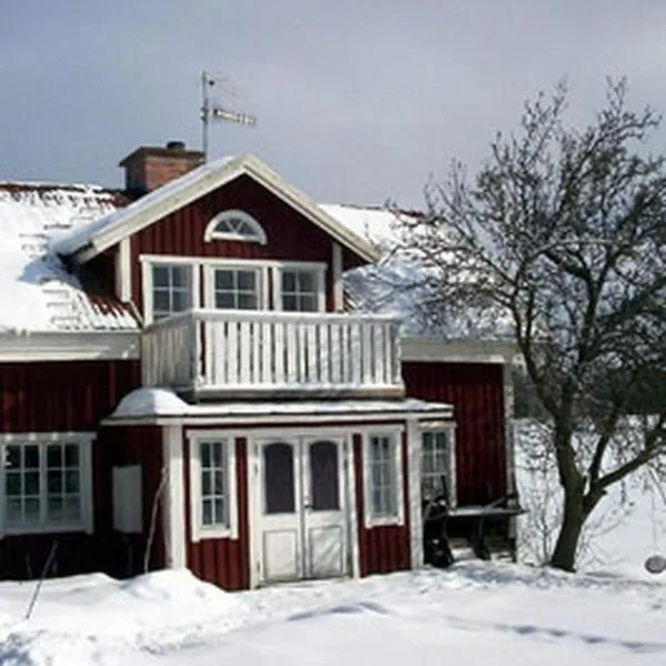 Smultronboda Fårgård, hotel v destinaci Edsbruk