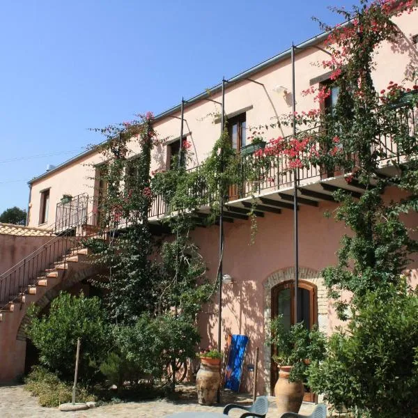 Agriturismo Case Tabarani、Collesanoのホテル