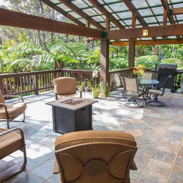 Hale Mauna Loa Upper Level with shared Hot Tub, hotel v destinaci Volcano