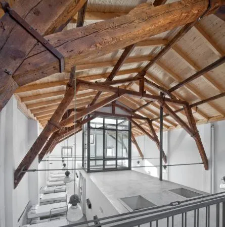 Albergue Santiago Apostol, hotel in Logroño