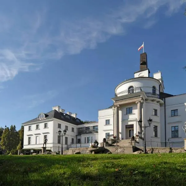 Schlosshotel Burg Schlitz, hotel v destinaci Hohen Demzin