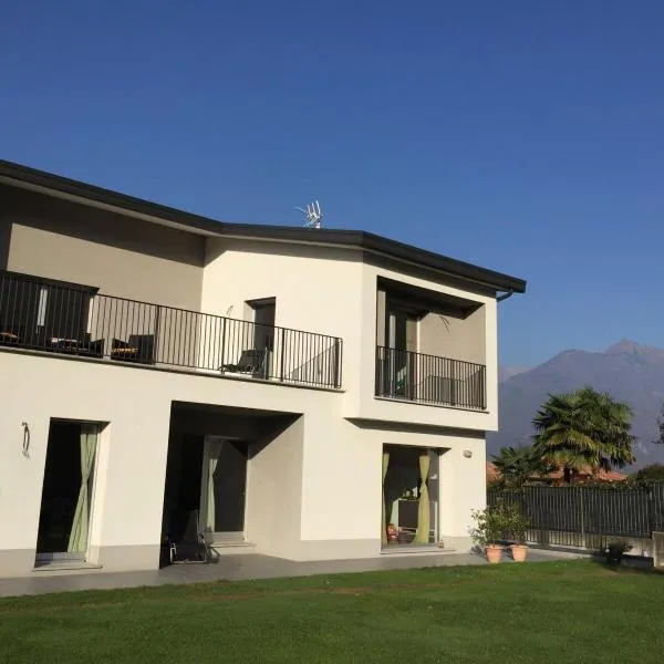 White House Lucia, hotel v destinaci Colico