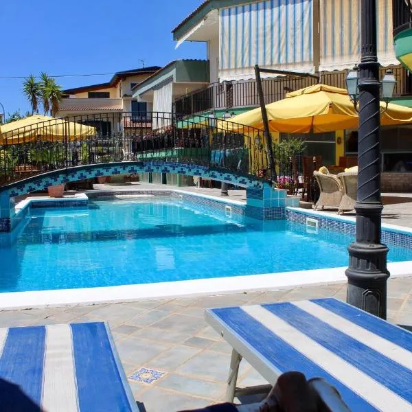 Hotel cappuccetto rosso, hotel v destinaci Lusciano