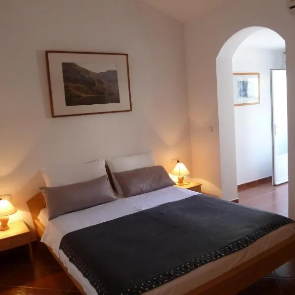 Ferienhaus Rajka – hotel w mieście Kustići