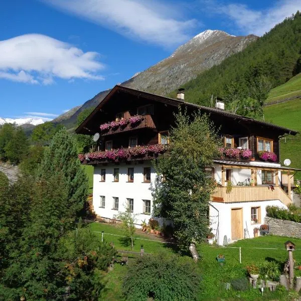 Ferienwohnung Angstingerhof, hotel v destinaci Prägraten