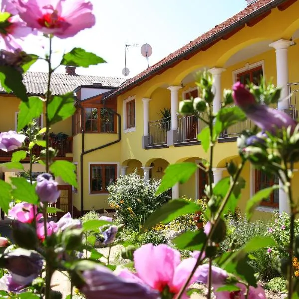 Weingut - Gästezimmer zum Schwalbennest, hotell sihtkohas Herrnbaumgarten