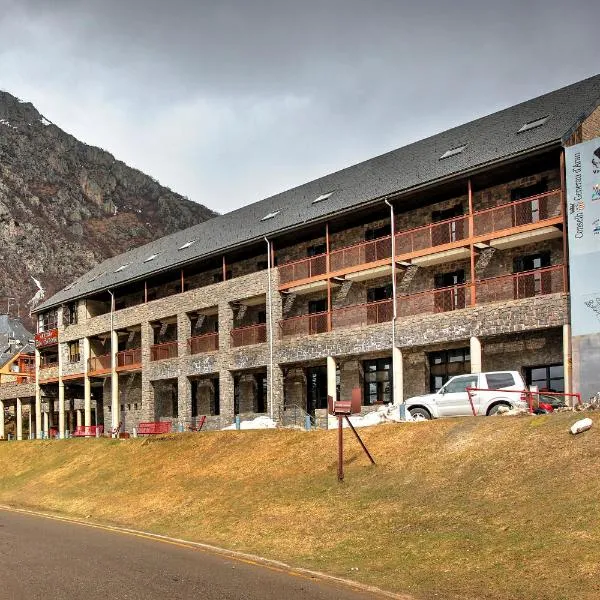 Albergue Era Garona, hotel in Salardú