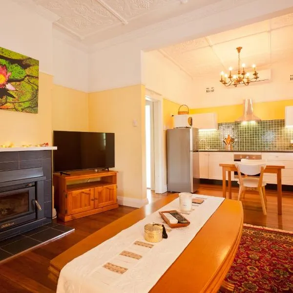 Taree Apartment, hotel di Krambach