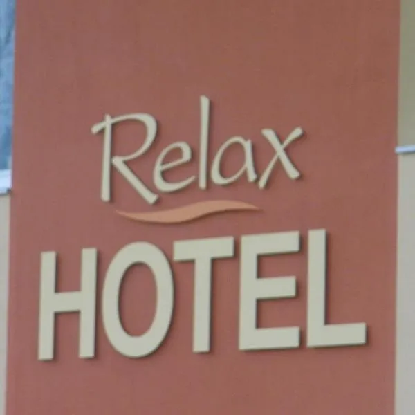 Relax Hotel, hotel a Maillat