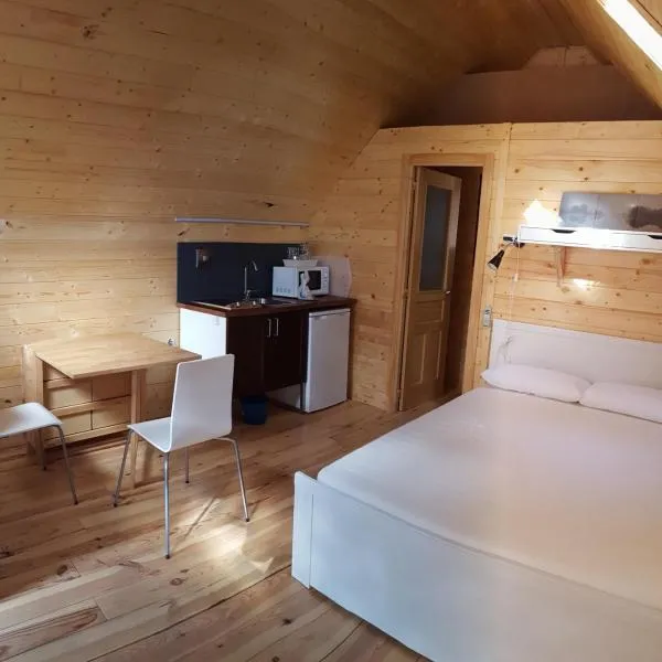 Camping Pico De La Miel, hotel en La Cabrera