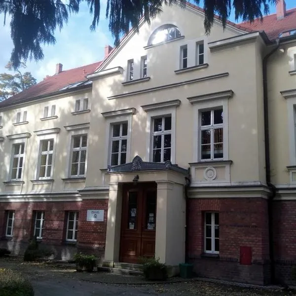 Stado Ogierów Sieraków, hotel in Zatom Stary