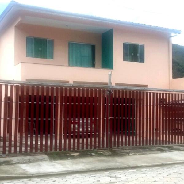kitnets à 300mts Martim de Sá Caragua