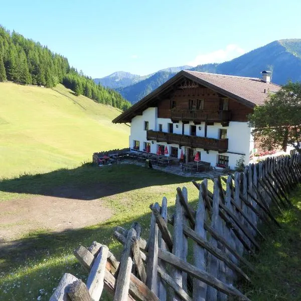 Berggasthof Steckholzer, מלון בSankt Jodok am Brenner