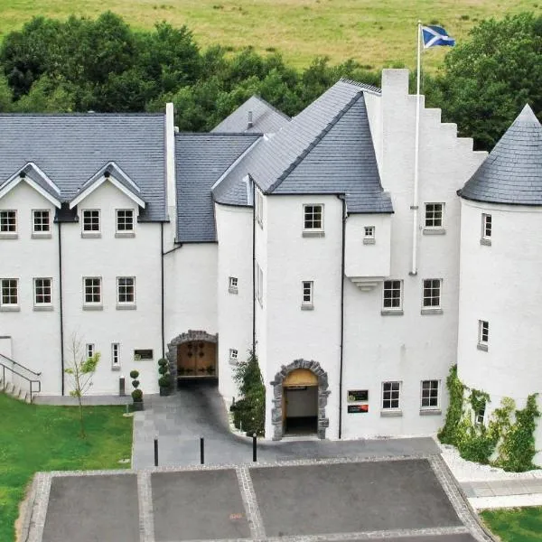 Glenskirlie Castle Hotel, hotel in Banknock