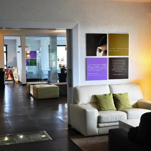 Hotel Sandalia, hotel Nuoróban