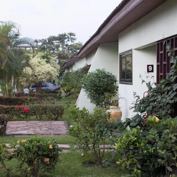 Travellers Palm Court, hotel in North Legon