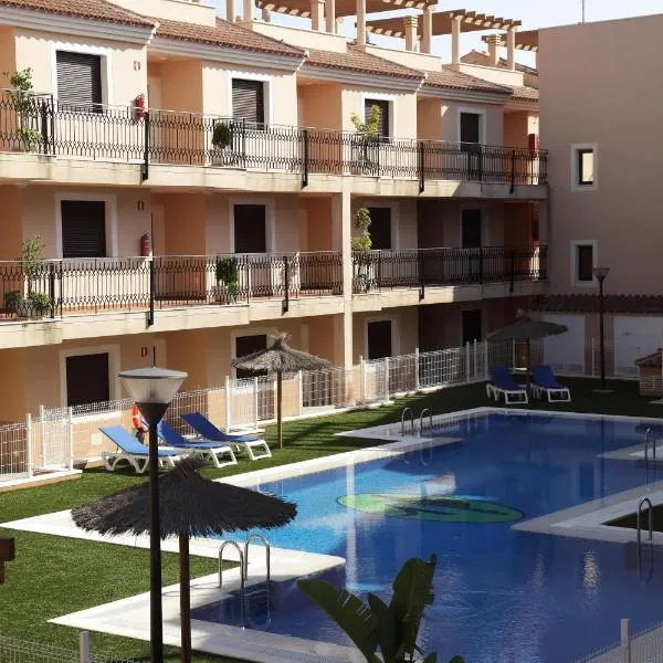 Apartamentos Turisticos Aguilas de los Collados, מלון בGarrobillo