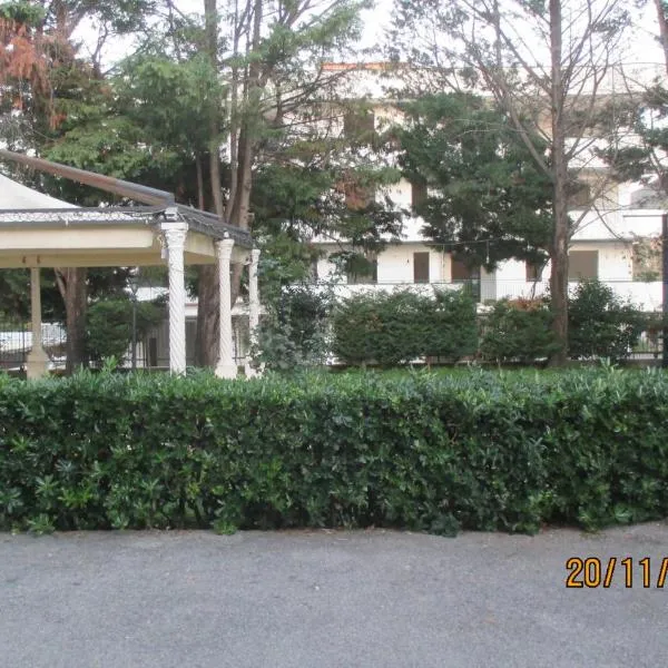 Hotel Degli Amici, hotel a Sant'Egidio del Monte Albino