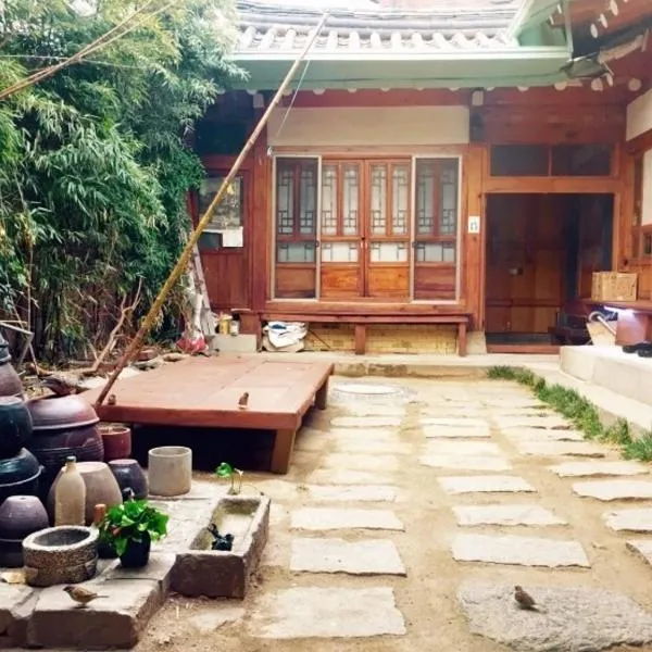 Gongsimga Hanok Guesthouse, hotel in Seoul