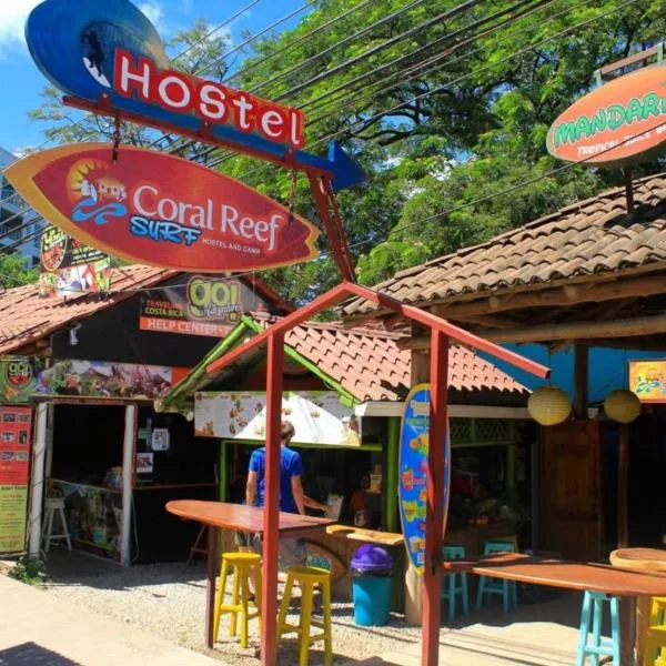 Coral Reef Surf Hostel and Camp, ξενοδοχείο στο Ταμαρίντο