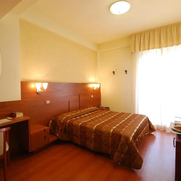 Hotel Gala, hotel Pesaróban