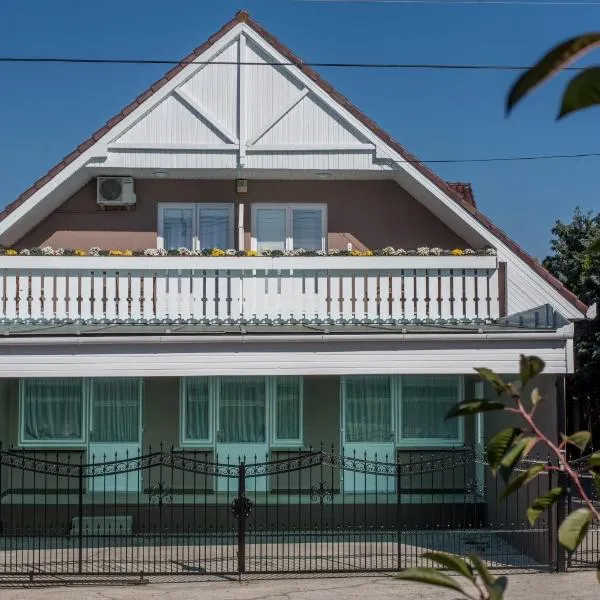 Nefelejcs Vendégház, hotel v destinaci Tóalmás