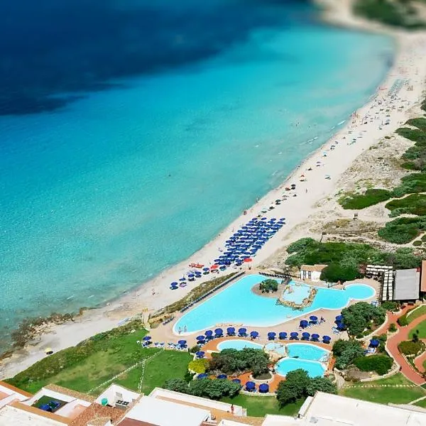 COLONNA GRAND HOTEL CAPO TESTA, a Colonna Luxury Beach Hotel, Santa Teresa Sardegna, отель в Санта-Тереза​-Галлура