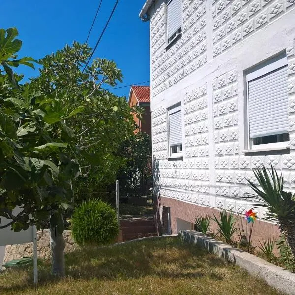 APARTMAN PAVE & ILIJA jr, hotel v destinácii Lopar