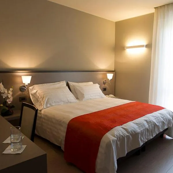 Zara Rooms & Suites, hotel di Suzzara