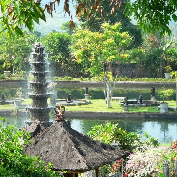 Tirtagangga Water Palace Villas: Tirtagangga şehrinde bir otel