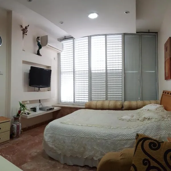 Ezore Yam Apartmens - Elmali'akh St. 4، فندق في بات يام