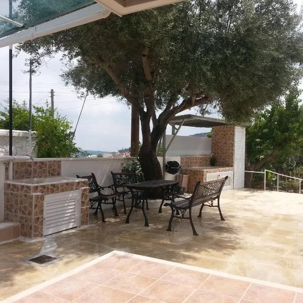 Kanarinis Apartments, hotel v destinaci Omodos