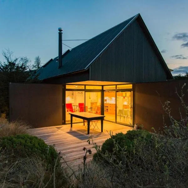 The Black House with Stunning Outdoor Bath, hotel v destinaci Lake Tekapo