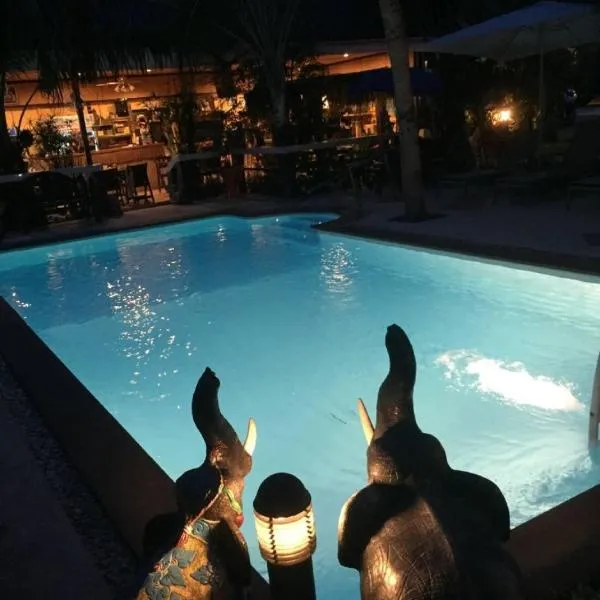 Bee Nat Garden Resort, hotel in Bangrak Beach