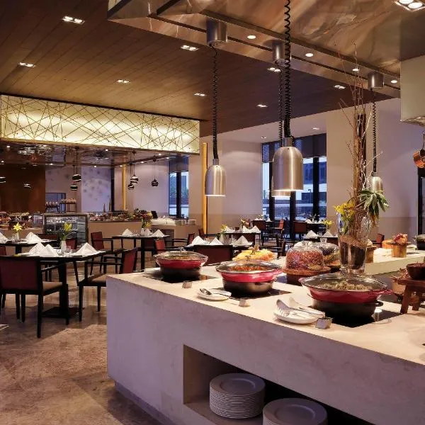 Pullman New Delhi Aerocity photo 2