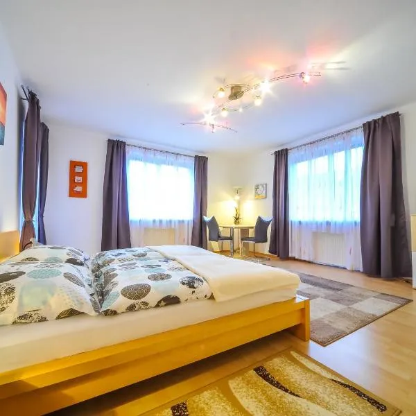 Privatzimmer Haus Erika, hotel v destinaci Sankt Peter-Freienstein
