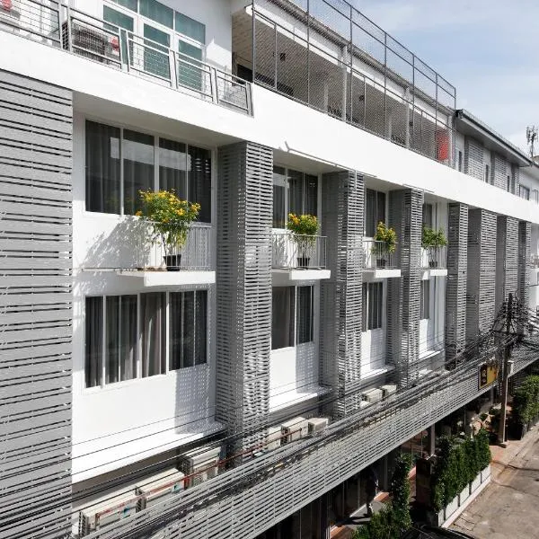 Ratchadamnoen Residence, hotel a Ban Bang Khwang