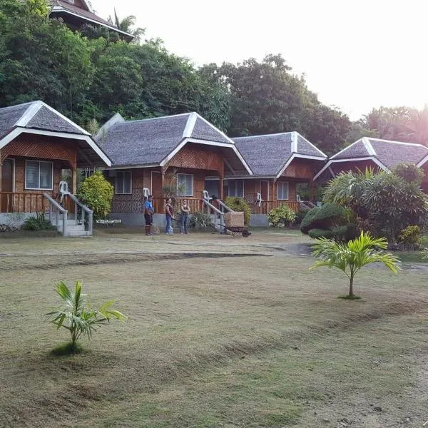 Cliff Side Beach Resort and Cottages, hotel in Lomangcapan