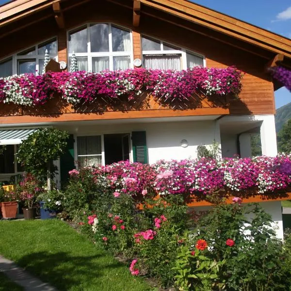 Ferienwohnung Gästehaus Büchele Kleinwalsertal، فندق في هيرشيغ