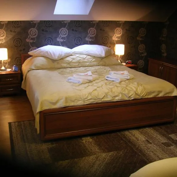 Hotelik Gościniec Pod Sosnami Drzonków, hotel v destinaci Zelená Hora