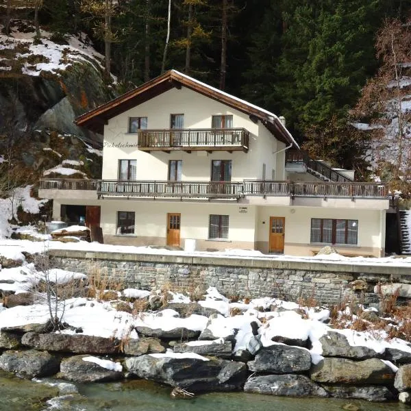 Haus Pickelschmiede, hotel v destinaci Saas-Grund