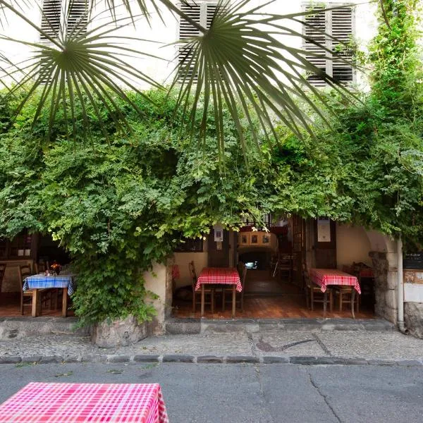 Hôtel Les Arcades, hotell i Roquefort-les-Pins