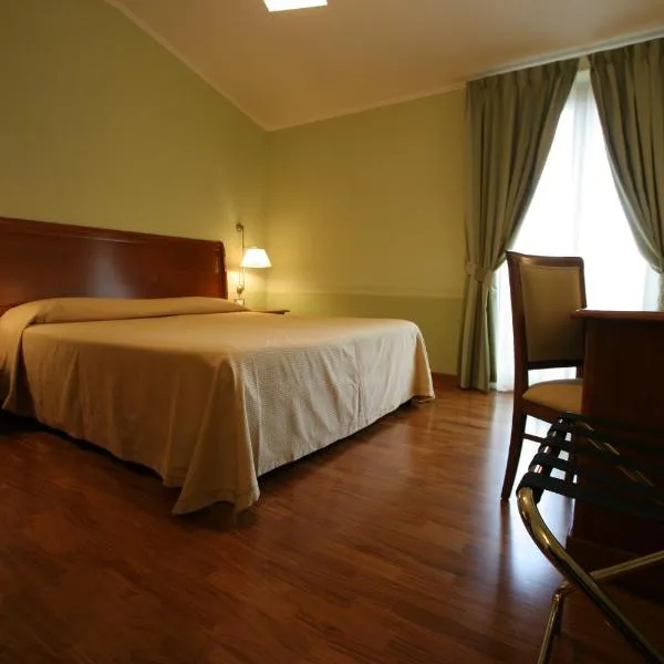 HOTEL L' ANFORA, hotel v destinaci Atessa